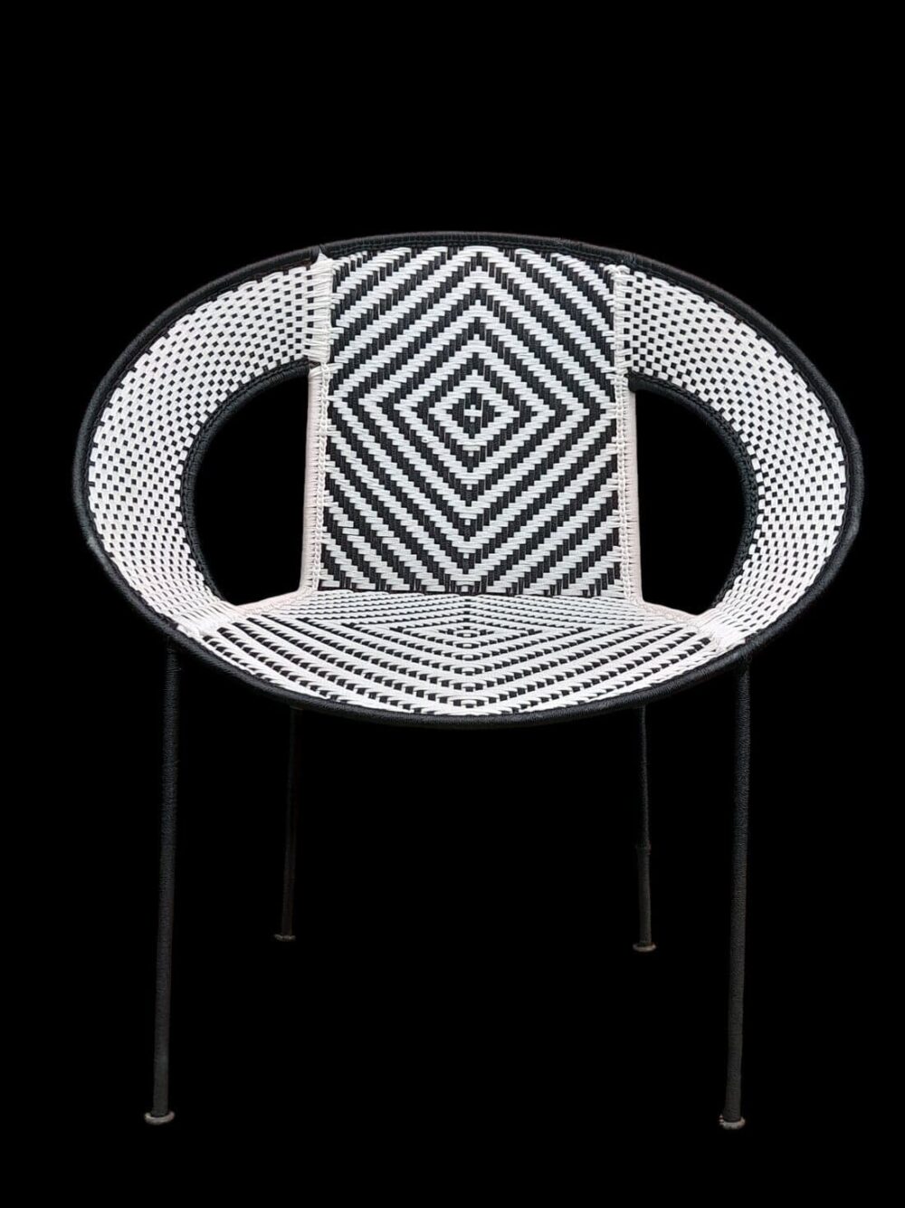 Fauteuil tressé, modéle Koori rond NOIR ET BLANC